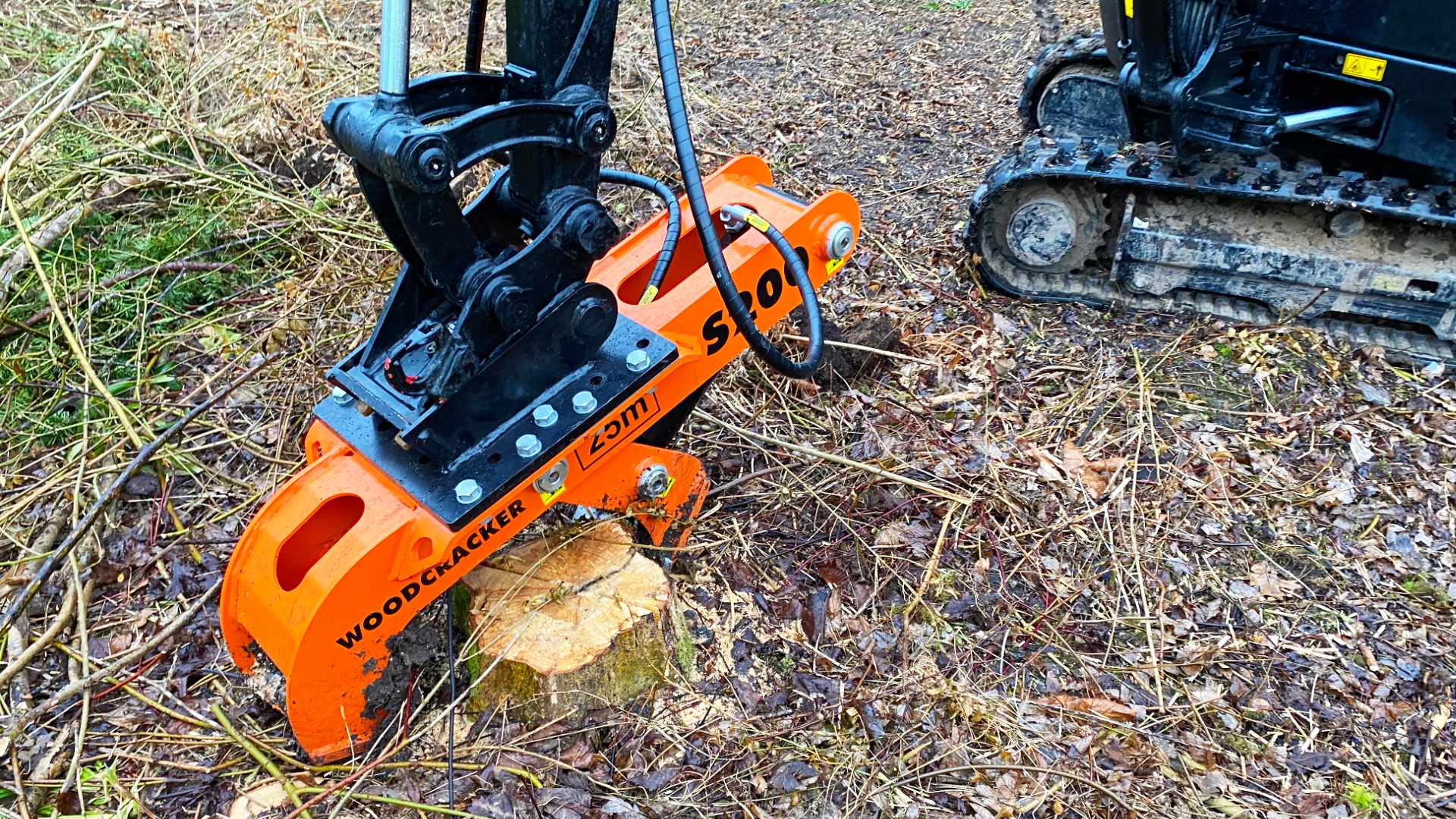Entfernen von Baumstümpfen – mit Bagger und Woodcracker kein Problem für Stagebagger